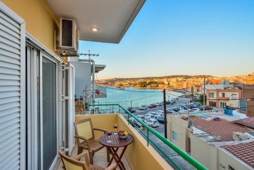  SEASIDE Old venetian harbour 2nd floor in Chania