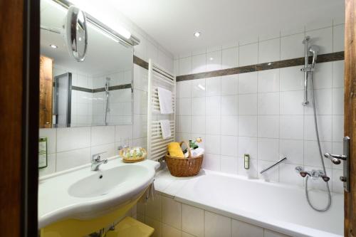 Alpenpark Resort Superior - image 9