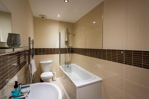 Waterview Deluxe Apartments - Tap to explore photos