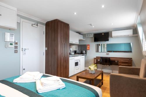 SW1 Apartments - image 6