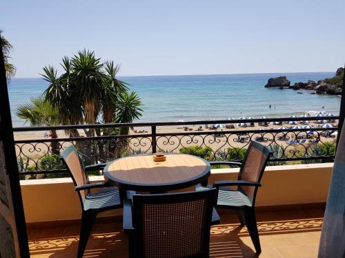 Corfu Glyfada Beachfront Apartment 7 - image 6
