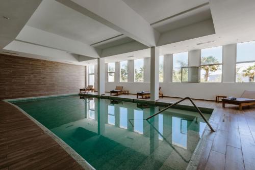 Peldbaseins, Lixus Beach Resort in Larache