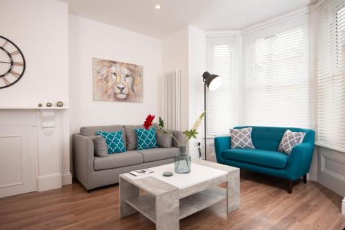 Oliverball Serviced Apartments - Flat A - Spacious ground floor, 1 bedroom apartment in Central Southsea