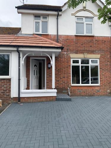 Sunset Homes, Londyn