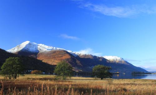 Arivonie Lochside Cottage in 格蘭克