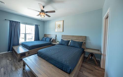 Big Blue Home - image 5
