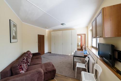 1 queen bed, 1 twin bed, 1 sofa bed