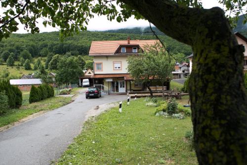  Apartmani Ruza, Pension in Krasno Polje bei Crni Kal