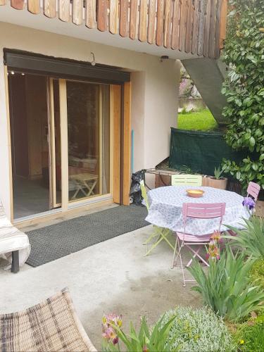Chaleureux 2 pieces avec terrasse a Seez in Seez