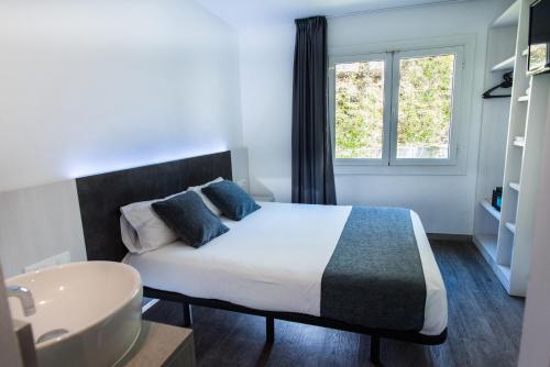 Hostal Ribas - main image
