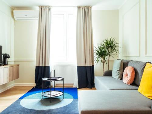 Classy Apartment - Old Town - Tap to explore photos
