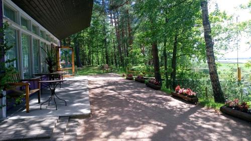 Kempings Ezerpriedes in Burtnieki
