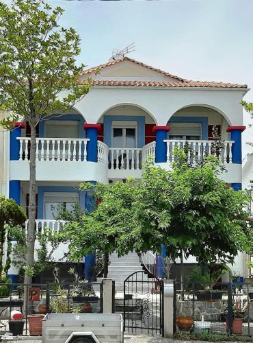  BEACHFRONT - UNIQUE LOCATION, Unterkunft in AgiaKampos