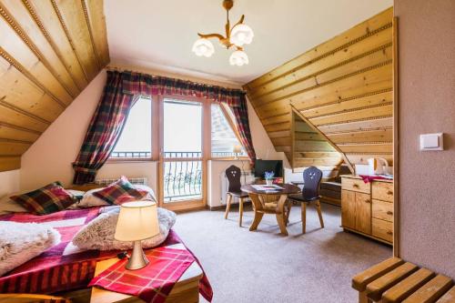 Large Double Room image 6