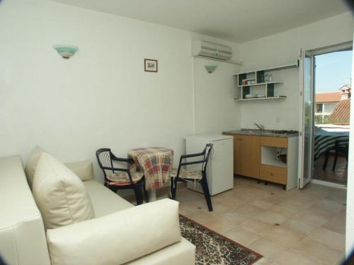 Apartments with a parking space Rovinj - 9701 - image 3