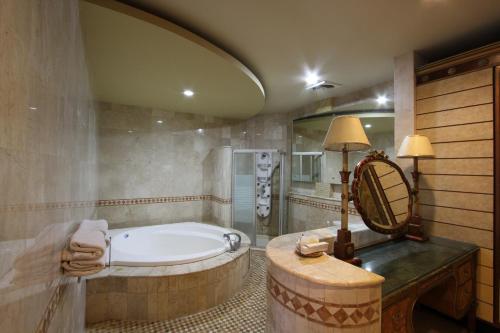 griya desa hotel & pool Room Type - King Room with Pool View
