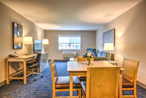 Best Western Plus Media Center Inn & Suites