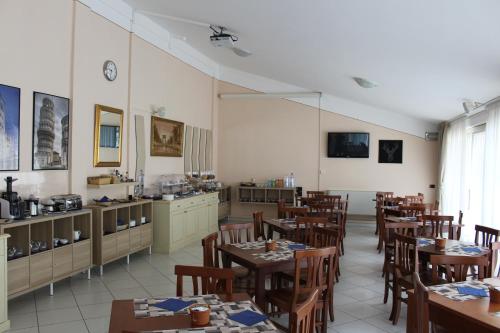 Hotel Plazza – Porcari, MN