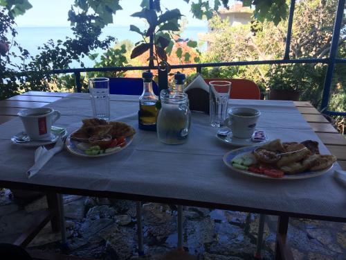 Ēdiens un dzērieni, Hotel Hyso Vela in Piqeras