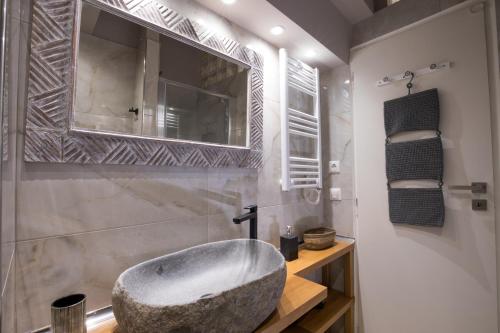 Rastoni Athens Suites near Acropolis at Tsatsou street - image 4
