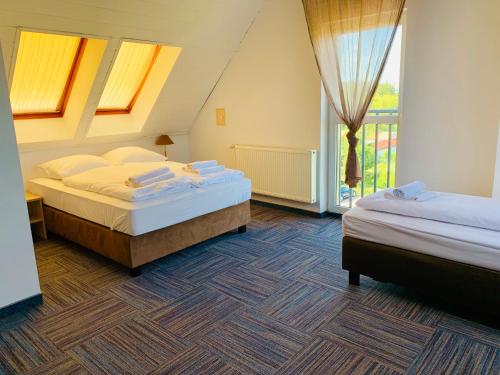 1 double bed, 2 twin beds, 1 sofa bed