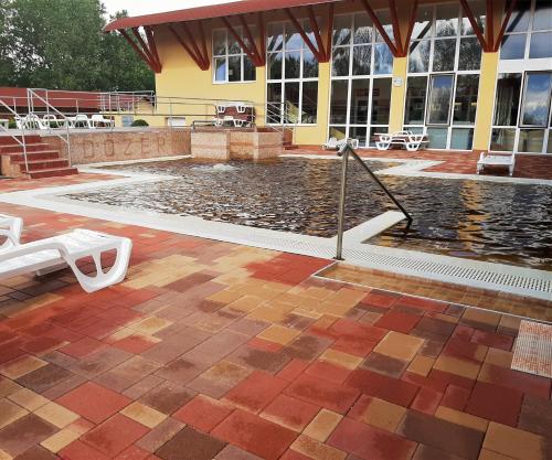 สระว่ายน้ำ, Ligetalja Spa and Thermal Hotel in นีราดอนี