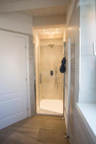 Deluxe Room (2 Adults + 1 Child) image 10