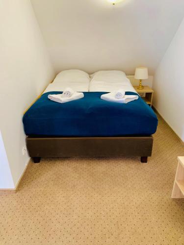 1 double bed, 1 twin bed, 1 sofa bed