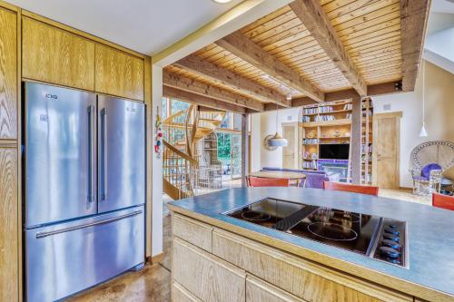 Lake Joy Waterfront Retreat - image 8