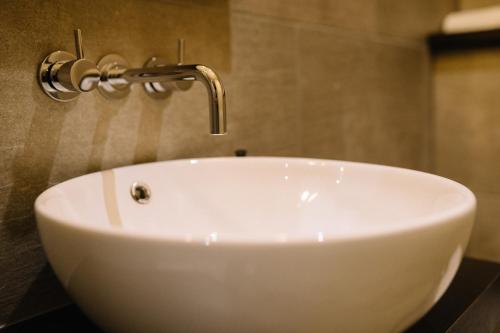 Saltmarshe Hall - image 9