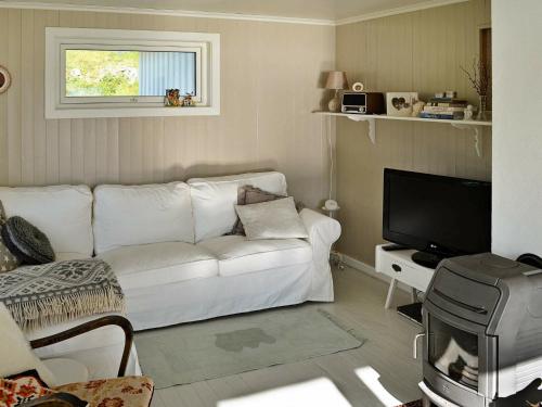 Three-Bedroom Holiday home in Fredvang