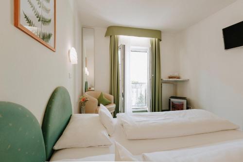 Huber's Hotel - image 2