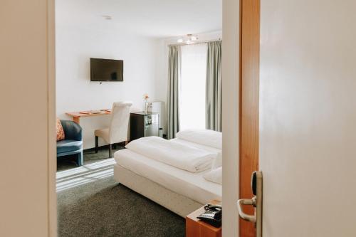 Huber's Hotel - image 10