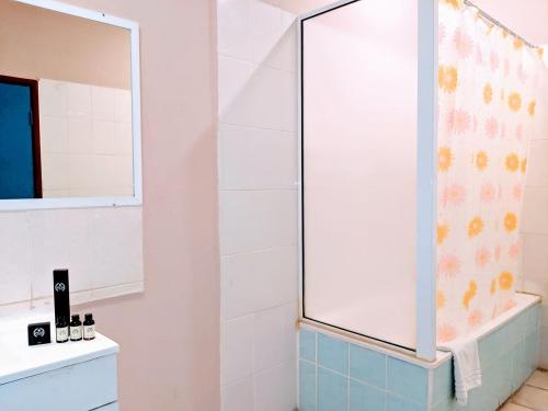 Pacific Crown Hotel - image 4