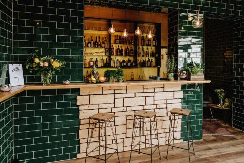 Huber's Hotel - image 8