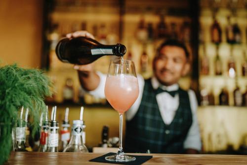 Huber's Hotel - image 11