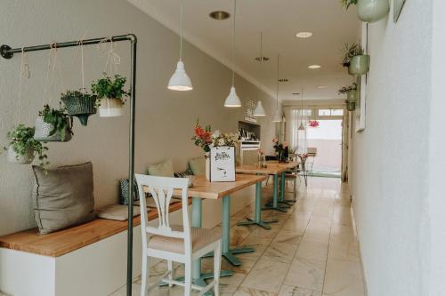 Huber's Hotel - image 5