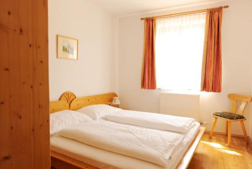 2 bedrooms, 4 beds