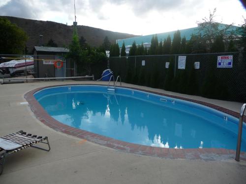 Zwembad, Super 8 By Wyndham Kamloops East in Kamloops (BC)