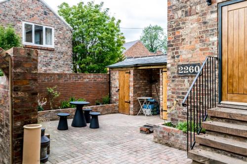 City Apartments - Priory Street - image 9