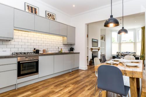 City Apartments - Priory Street - image 5