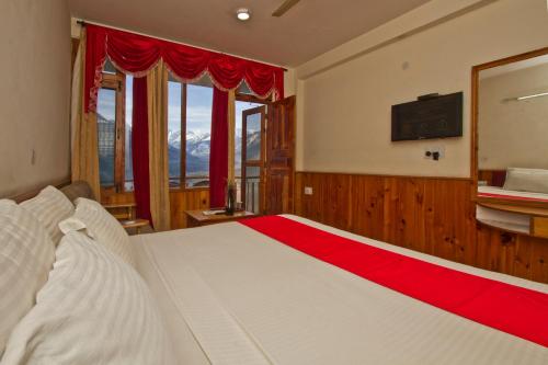 Sarthak Resorts-Reside in Nature with Best View, 9 kms from Mall Road Manali