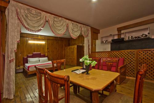 Restaurant, Sarthak Resorts in Khaknal