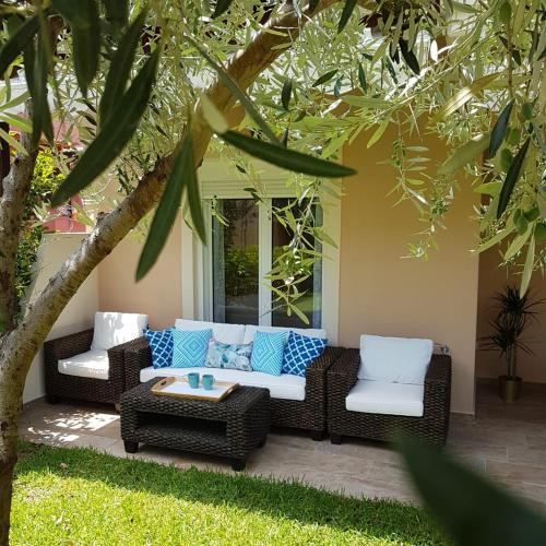  Stylish family villa 100m from the beach and town center in Pefkochori