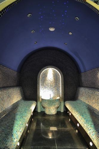 Hotel HP Tower One Brasov - image 3