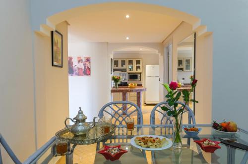 Apartment with Garden View image 8
