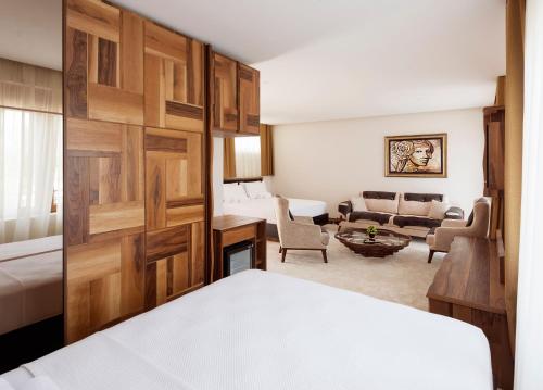 Waikiki Apartments - image 10