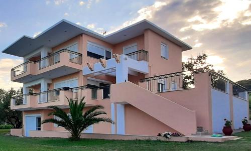 2 bedrooms, 4 beds