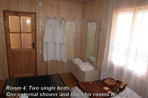 2 twin beds
