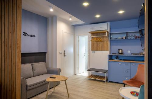 Apartments and Rooms Villa Naida